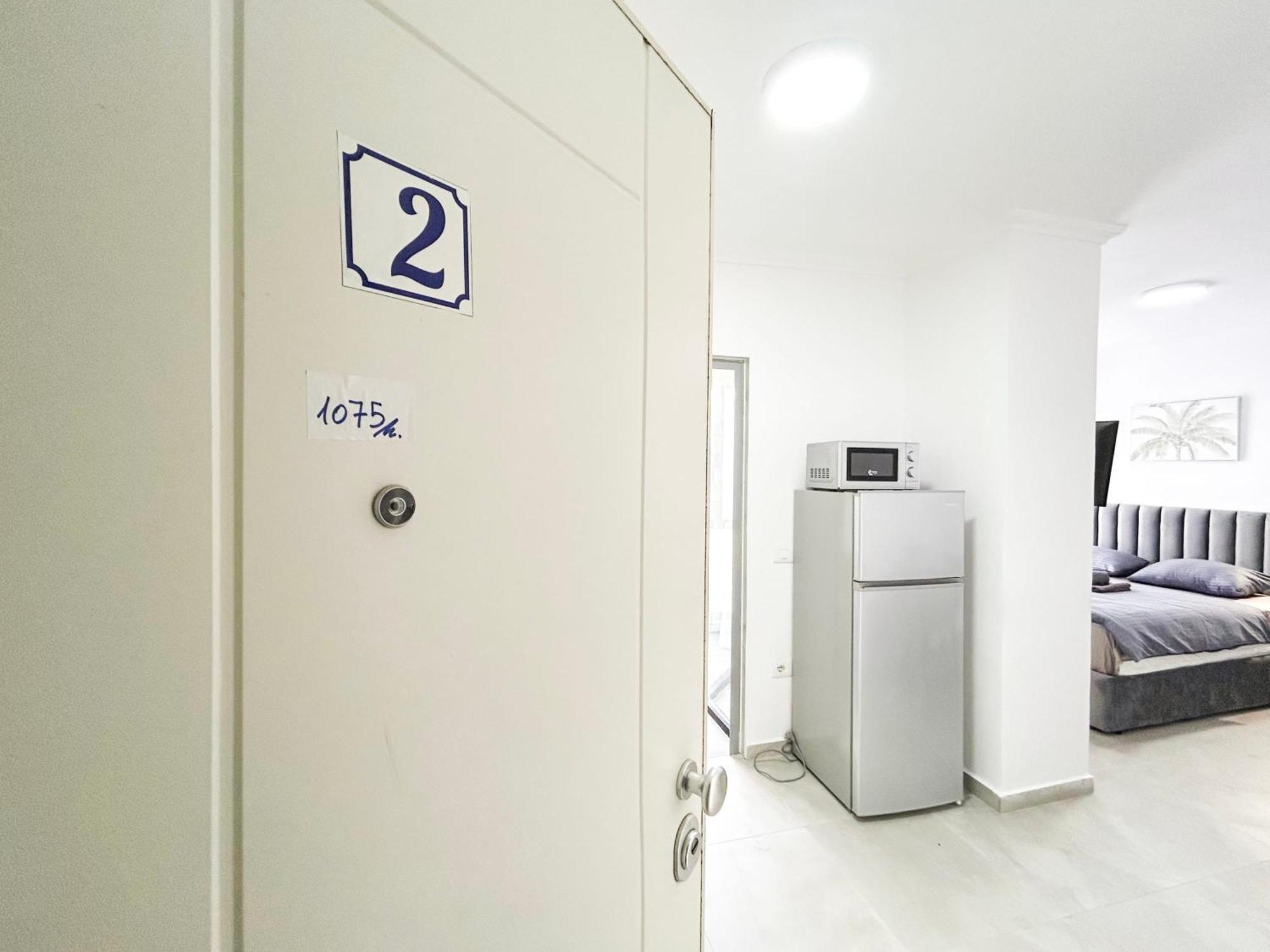 Apartament Garsoniere 1075 *
